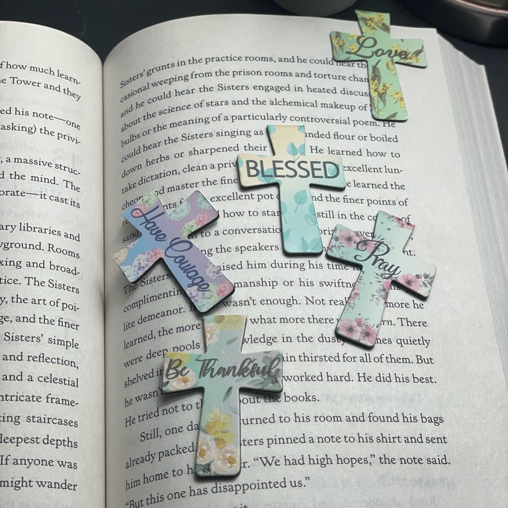 NWOT Set of 5 Magnetic Floral Bookmarks